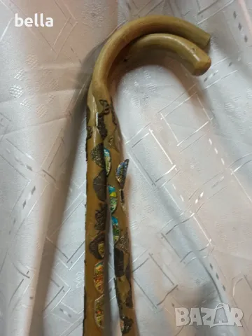 2 тиролски бастуна -и двата бастуна са почти пълни с типичните знаци ,значки ., снимка 6 - Други ценни предмети - 49646977