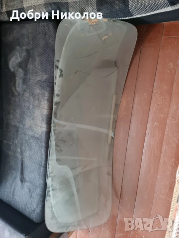 Продавам предно и задно стъкло за  Волга М21
