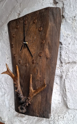 Стенен часовник от стар орех с Ловни елементи, снимка 2 - Декорация за дома - 53224220