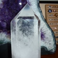 Планински кристал обелиск 1.9кг 23см подходящ за подарък, снимка 4 - Други ценни предмети - 43341684
