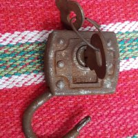Стар катинар с 2 ключа, снимка 2 - Антикварни и старинни предмети - 43340345