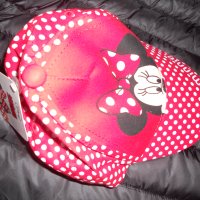 Нова Супер Сладка Детска Шапка с козирка червена  с МИки Мини Маус, снимка 2 - Шапки - 43389926
