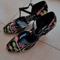 Обувки ЕСТЕСТВЕНА Кожа с Красив цветен Принт на цветя!НОВИ с Етикет! №36, снимка 3 - Дамски обувки на ток - 35523777