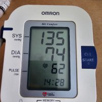 продавам апарат за измерване на кръвно налягане OMRON М6 Comfort, снимка 1 - Други - 44079311