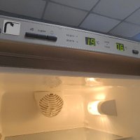 Иноксов хладилник с фризер Siemens, снимка 3 - Хладилници - 43895143