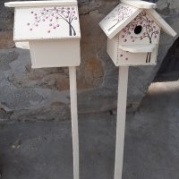 рисувани дървени къщички за птици със стойка, снимка 1 - Декорация за дома - 28855149