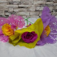 Букетчета рози от креп хартия!!, снимка 8 - Изкуствени цветя - 43582215