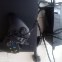 Оригинален английски XBOX ONE CONSOLE - MODEL 1540 с 1 джойстик, снимка 3 - Xbox конзоли - 39031878