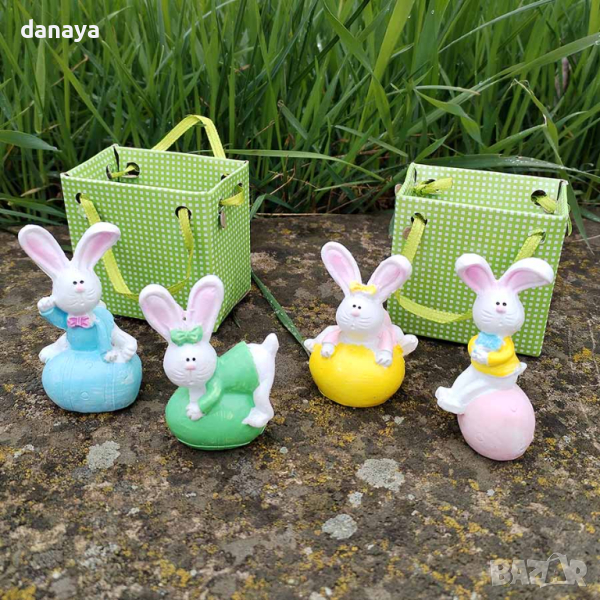 4619 Мини сувенир фигурка Зайче с яйце в подаръчна торбичка, снимка 1