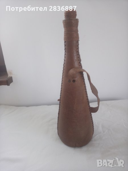 Красива битова бутилка за ракия обвита в кожа с дръжка, снимка 1