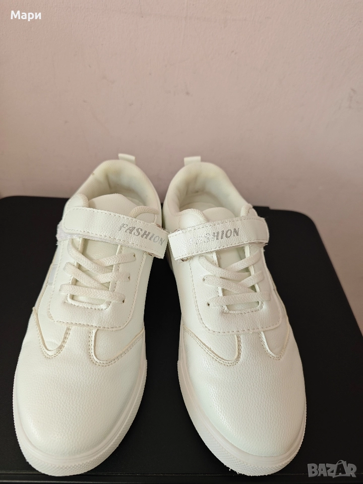 Бели кецове , снимка 1