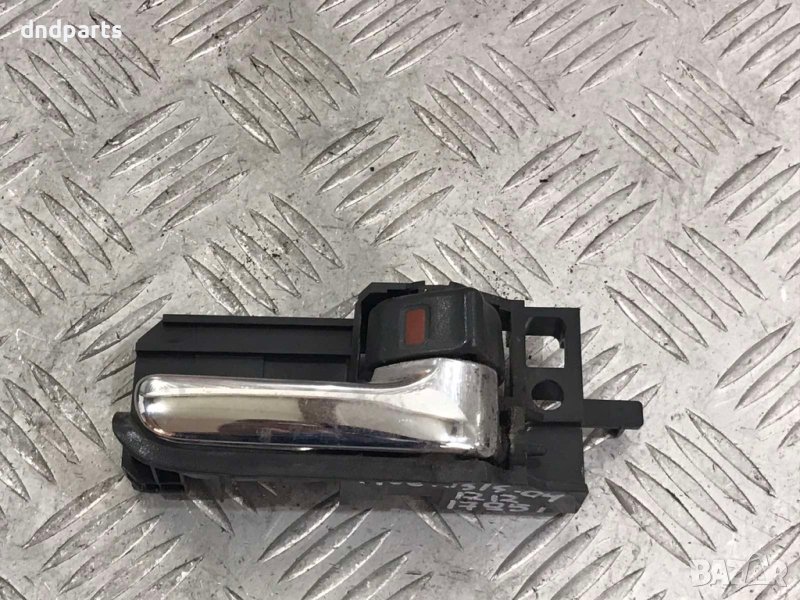 Вътрешна дъжка Toyota Avensis,2004г.(задна дясна), снимка 1