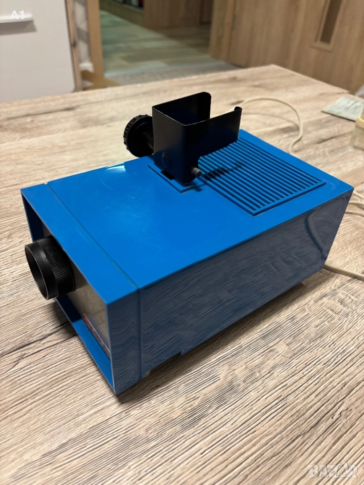 Прожекционен апарат /Диапроектор/ със 14 филмчета, снимка 1