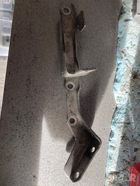 Стойка двигател турбина мерцедес OM651 A6510962340, снимка 1