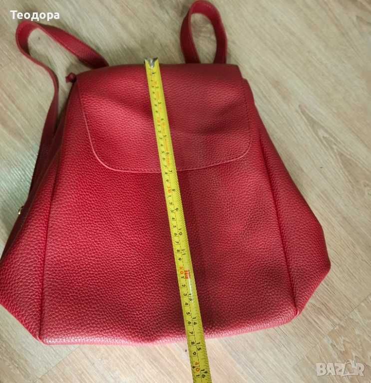 Червена кожена раничка, снимка 1