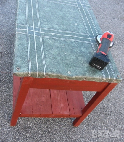 Българска Дървена Шлосерска Работнa МАСА 103x58x67 см Плот Тезгях с Балатум и Рафтове Стелажи БАРТЕР, снимка 2 - Други инструменти - 51947004