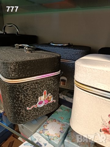 чанти за козметика , снимка 7 - Чанти - 43845416