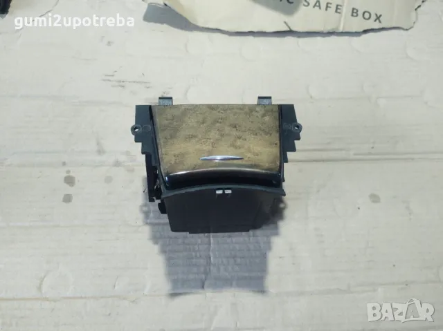 Поставка за Чаша Къп Холдър Mercedes E class W211 4Matic Tmodel 2008, снимка 11 - Части - 47309866