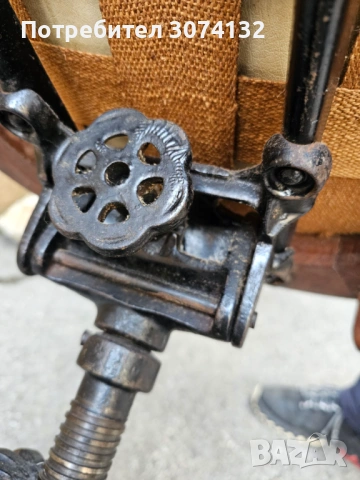 Антикварно офис кресло с механизъм в перфектно състояние, снимка 2 - Столове - 53599374