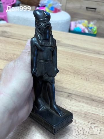 Колекционерска , египетска статуетка на Бог Хор