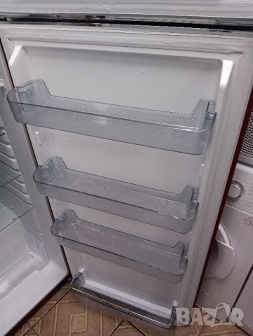 Хладилник с камера ретро дизайн цвят бордо с две години гаранция!, снимка 5 - Хладилници - 52396512