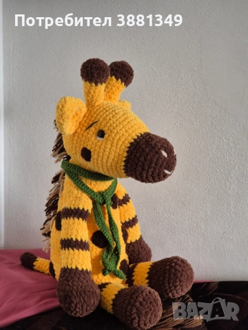 Ръчно плетена играчка жираф