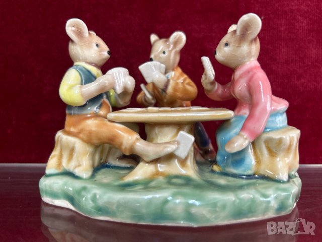Порцеланова фигура - мишки играят карти, снимка 1 - Статуетки - 44079686