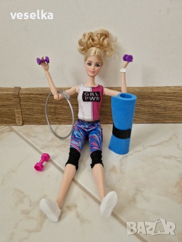Дървена къща за кукли с кукли и аксесоари  Barbie, снимка 2 - Кукли - 43908519