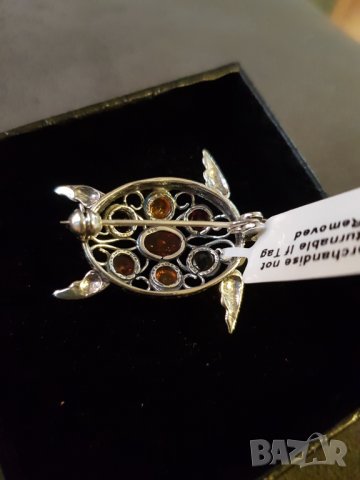Сребърна брошка с кехлибар , снимка 2 - Колиета, медальони, синджири - 38579865