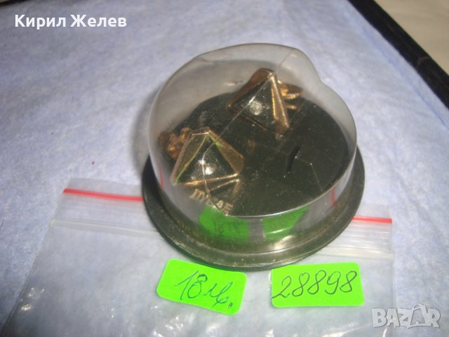 СТАРИ ПОЗЛАТЕНИ БУТОНЕЛИ - ДУБЛЕ с ФАСЕТИРАН ЦИРКОН в КУТИЙКА 18898, снимка 2 - Антикварни и старинни предмети - 37590672