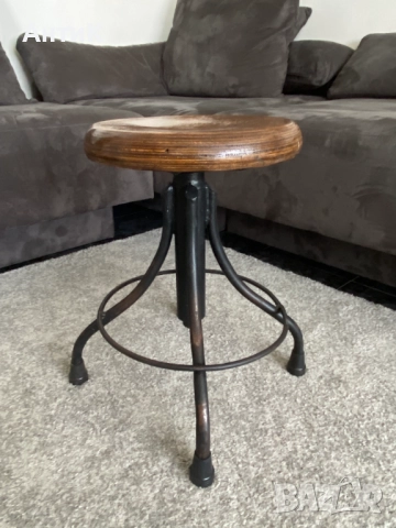Индустриално Винтидж Столче на Винт, снимка 2 - Антикварни и старинни предмети - 52489131