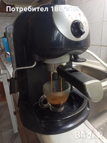 Кафемашина Делонги с ръкохватка с крема диск, работи отлично и прави хубаво кафе с каймак 