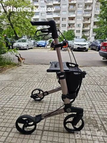 Сгъваема Професионална Проходилка за болни и възрастни хора със стойка за бастун и седалка , снимка 3 - Проходилки - 50166977