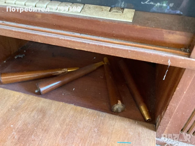 Продавам ретро радио грамофонен шкаф за редтавриране, снимка 4 - Антикварни и старинни предмети - 50905526