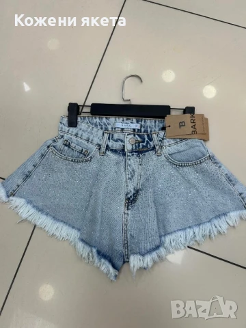 Дънкови разкроени панталонки с камъни в синьо или черно, снимка 1