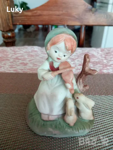 Стилна и красива  фигурка.Тайвански порцелан., снимка 1
