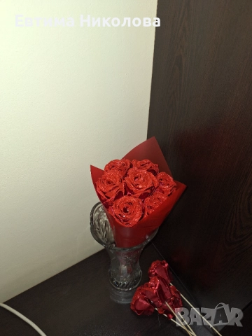 Букет от червени брокатени рози, снимка 3 - Изкуствени цветя - 52961639