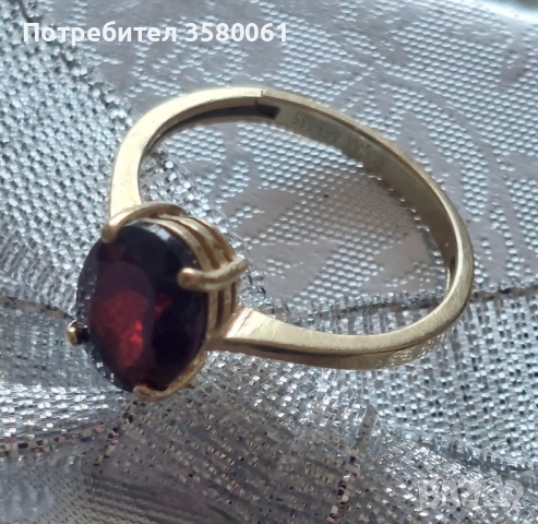 Златен пръстен с рубин