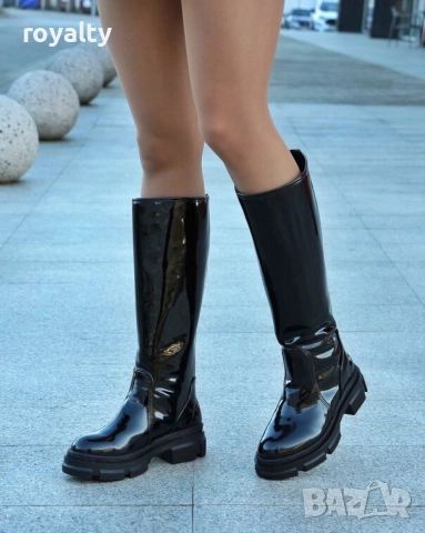 Равни ботуши - черен лак