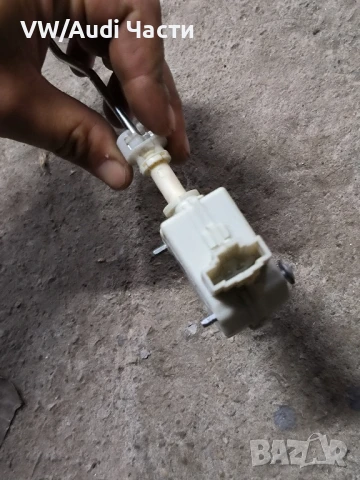 Моторче машинка резервоар за Голф 5 Пасат Джета Туран VW Golf 5 Passat Touran Jetta Caddy 1K6810773, снимка 2 - Части - 50571872