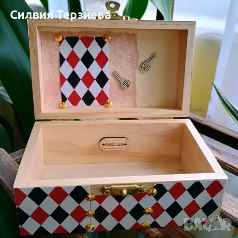Ръчно изработена дървена кутия Алиса в страната на чудесата , снимка 6 - Декорация за дома - 50288012