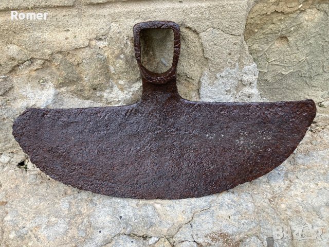 Стара ръчно кована мотика