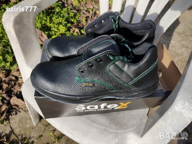 Работни обувки с метално бомбе 