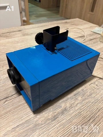 Прожекционен апарат /Диапроектор/ със 14 филмчета