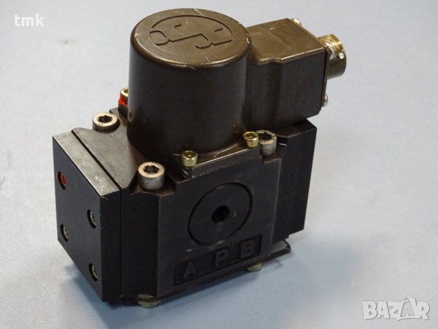 серво клапан Rexroth 4WSE2EM6-21/5B9ET315K17EV directional ser-valves in 4-way variant, снимка 3 - Резервни части за машини - 37994701