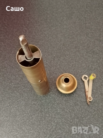 Метална мелничка , снимка 4 - Антикварни и старинни предмети - 52533191