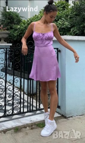 Сатенена рокля Urban Outfitters , снимка 1