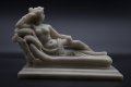 Гола скулптура/статуетка от лят мраморна "Венера Виктрикс", снимка 1 - Статуетки - 40371790
