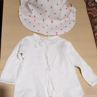 Бебешки комплект фанела и 2 шапки, снимка 1 - Жилетки и елечета за бебе - 36497394