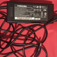 Зарядно Toshiba 19V 120W 6.3A, снимка 1 - Части за лаптопи - 43341970